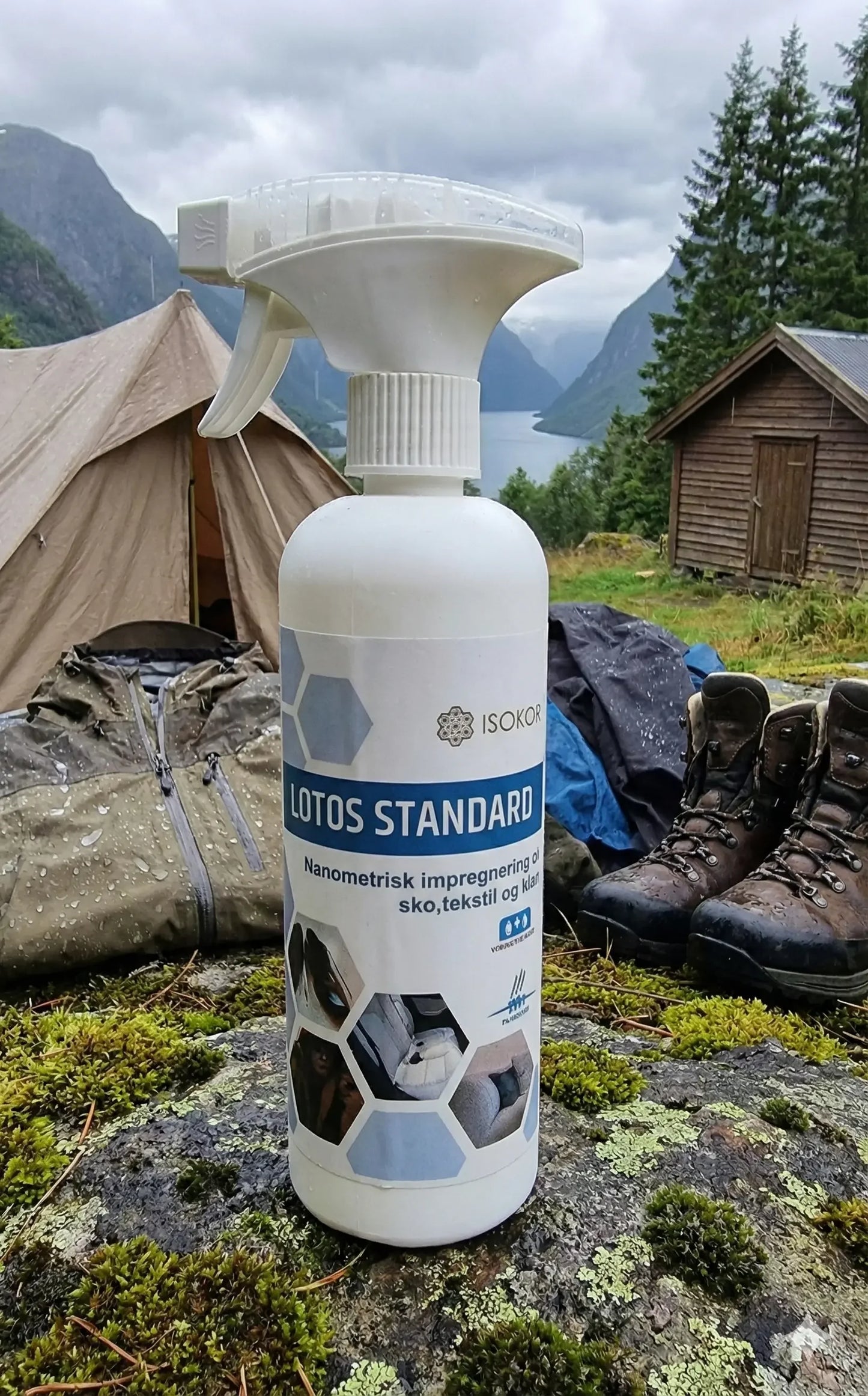 Impregneringsspray for sko og tekstil ved telt, fjellstøvler og hytte i norsk natur