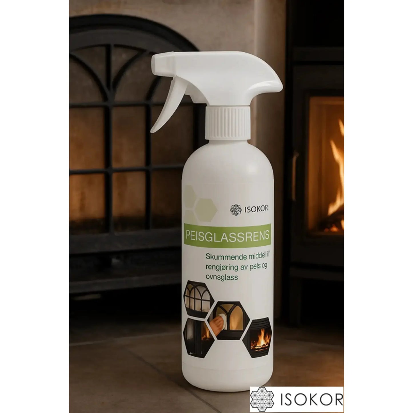 Peisglassrens sprayflaske foran peis, rengjøringsprodukt for peis og ovnsglass.