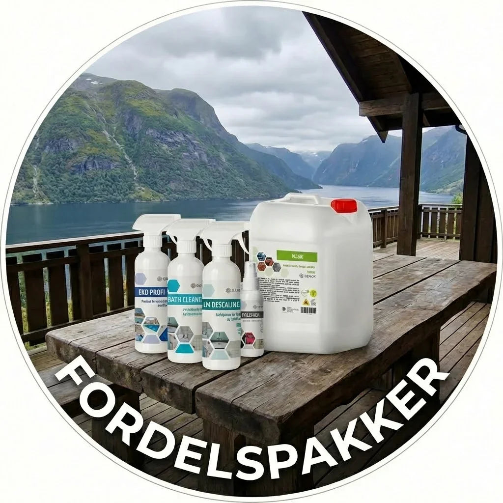 Økologiske rengjøringsprodukter på trebord med fjord og fjell i bakgrunnen, fordelspakker